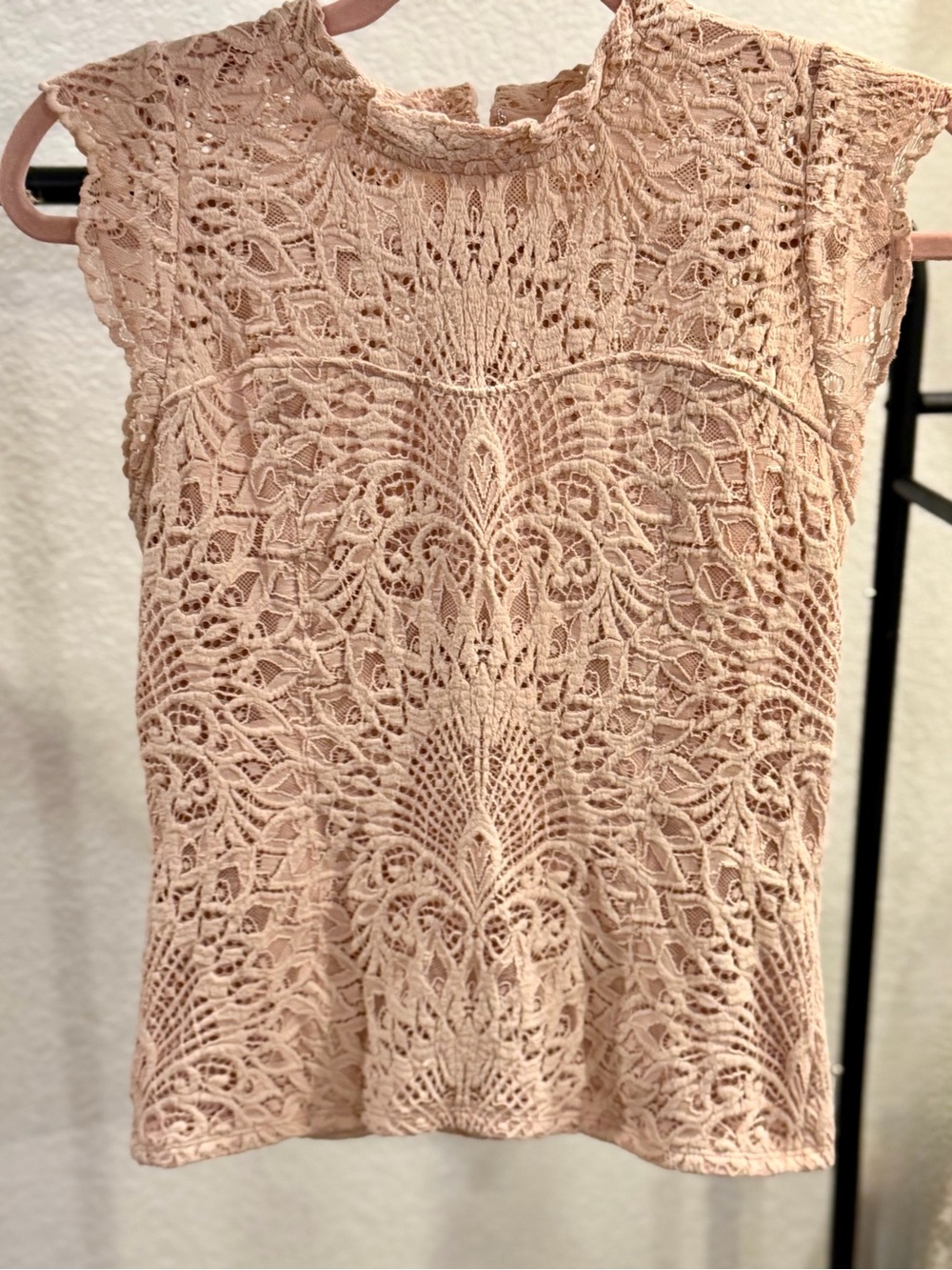 White House Black Market Crochet Lace Shell - Blush